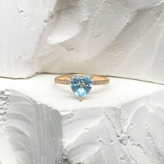 Золотое кольцо с камнями 585пр. размер: 16,5