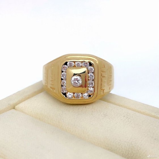 Золотое кольцо с камнями 585пр. размер: 20,3