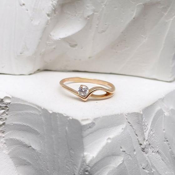 Золотое кольцо с камнем 585пр. размер: 15