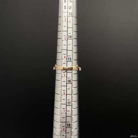 Золотое кольцо с камнями 585пр. размер: 15,4