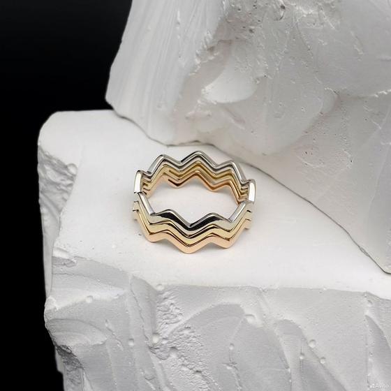 Золотое кольцо 585пр. вес: 3гр. размер: 17