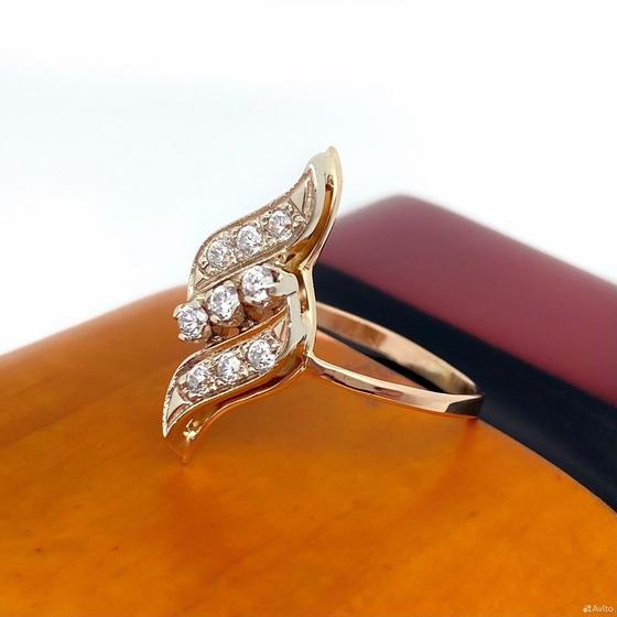 Золотое кольцо с камнями 583пр. размер: 21,2