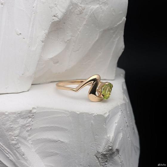 Золотое кольцо с камнем 585пр. размер: 21