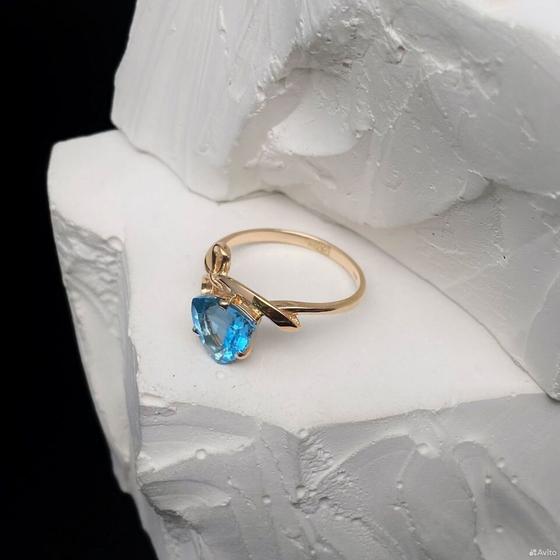 Золотое кольцо с камнем 585пр. размер: 16,8