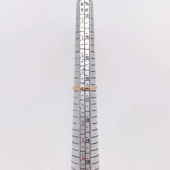 Золотое кольцо с камнями 585пр. размер: 16,4