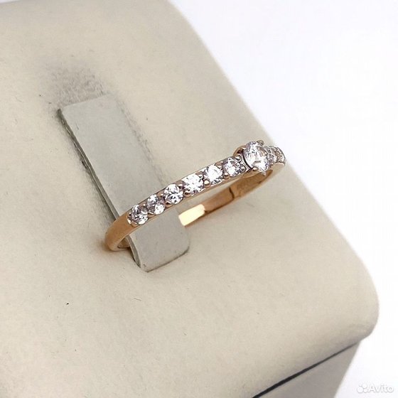 Золотое кольцо с камнями 585пр. размер: 16,4