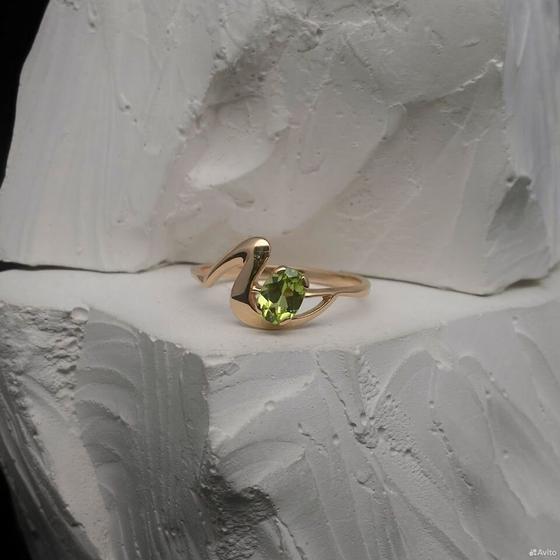 Золотое кольцо с камнем 585пр. размер: 21