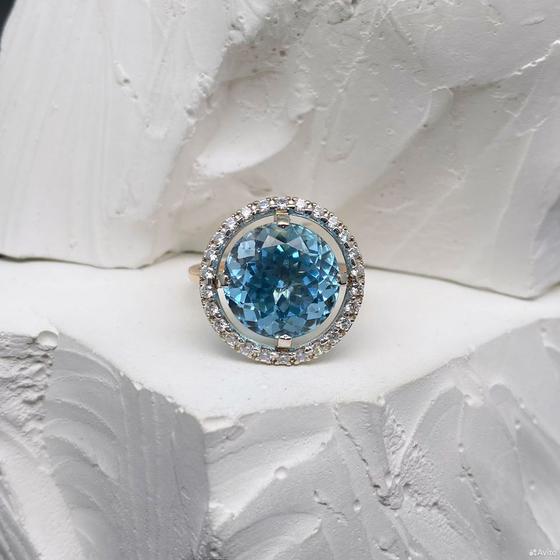 Золотое кольцо с камнями 585пр. размер: 17