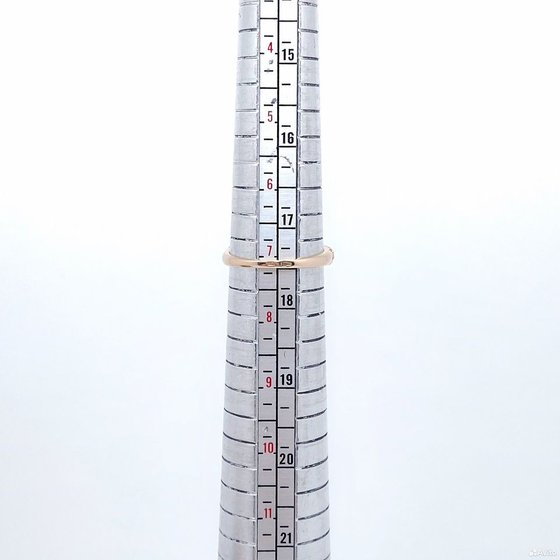 Золотое кольцо с камнями 585пр. размер: 17,5