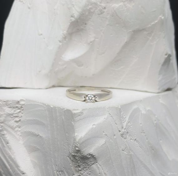 Золотое кольцо с бриллиантом 585пр. вес: 1,06гр. р