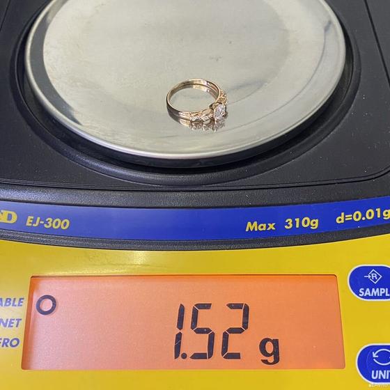 Золотое кольцо с камнями 585пр. размер: 16,3