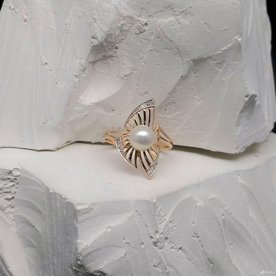 Золотое кольцо с камнями 585пр. размер: 17