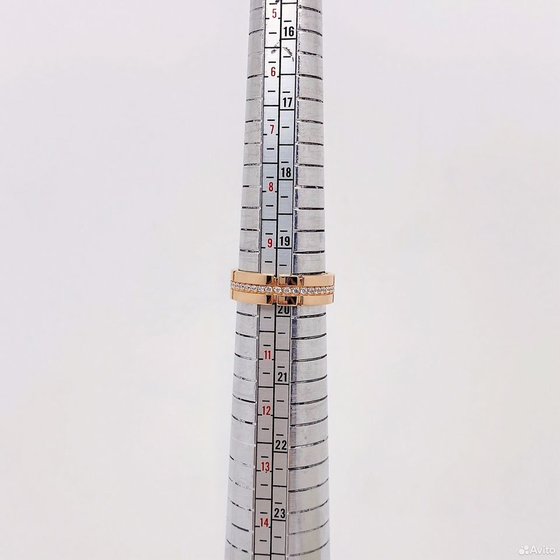 Золотое кольцо с камнями 585пр. размер: 19,6