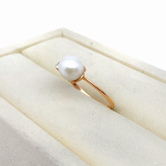 Золотое кольцо с камнями 585пр. размер: 16,5