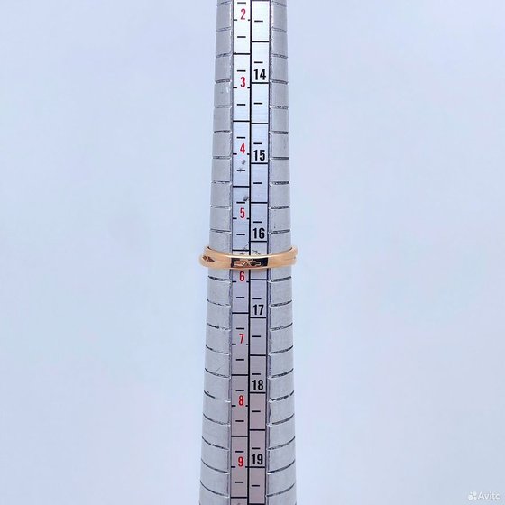 Золотое кольцо с камнями 585пр. размер: 16,3