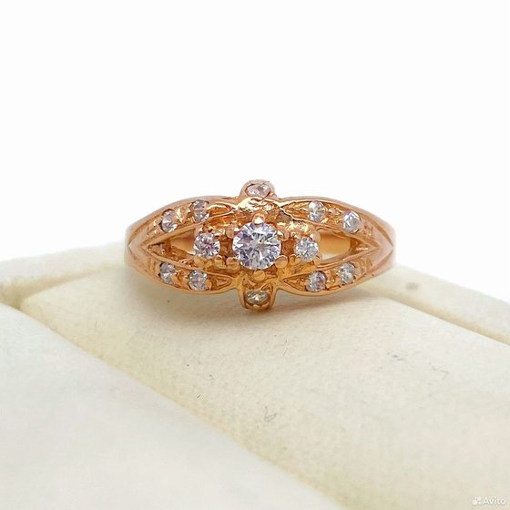 Золотое кольцо с камнями 585пр. размер: 15,5