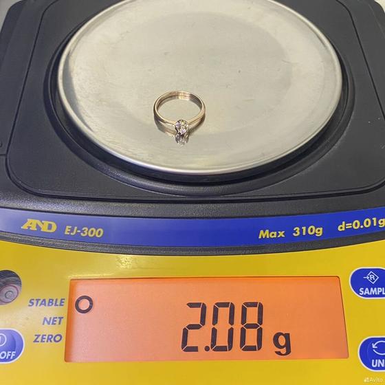 Золотое кольцо с бриллиантом 585пр. размер: 17