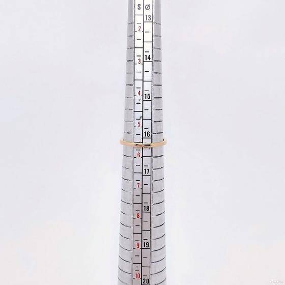 Золотое кольцо с камнями 585пр. размер: 16,3