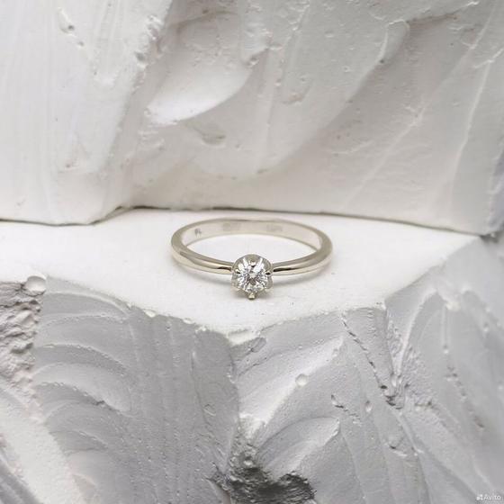 Золотое кольцо с бриллиантом 585пр. размер: 15,8