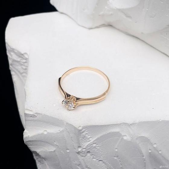 Золотое кольцо с камнем 585пр. размер: 14,8