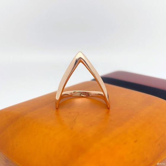 Золотое кольцо 585пр. вес: 1,62гр. размер: 15,9