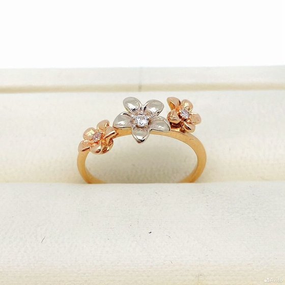 Золотое кольцо с камнями 585пр. размер: 15,6