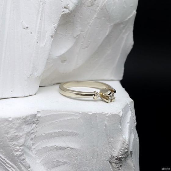 Золотое кольцо с бриллиантами 585пр. размер: 17,2