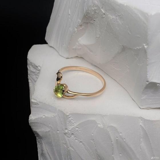 Золотое кольцо с камнем 585пр. размер: 21