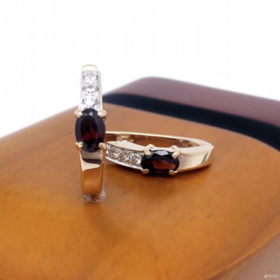 Золотые серьги с камнями 585пр. вес: 4,44гр