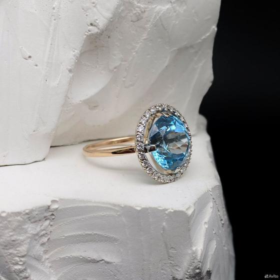 Золотое кольцо с камнями 585пр. размер: 17