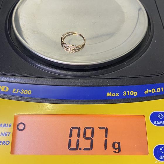 Золотое кольцо с камнями 585пр. размер: 17