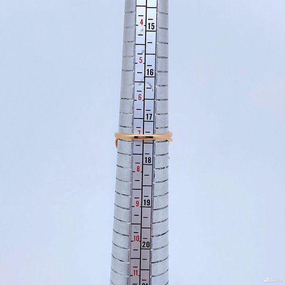 Золотое кольцо с камнями 585пр. размер: 17,4