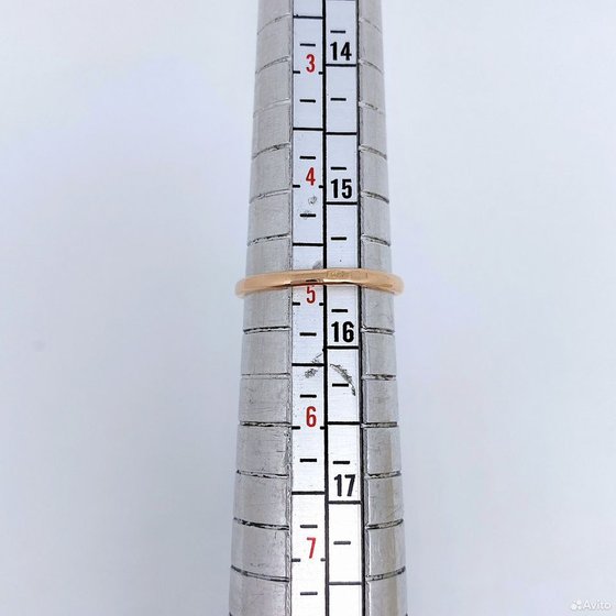 Золотое кольцо с камнями 585пр. размер: 15,5