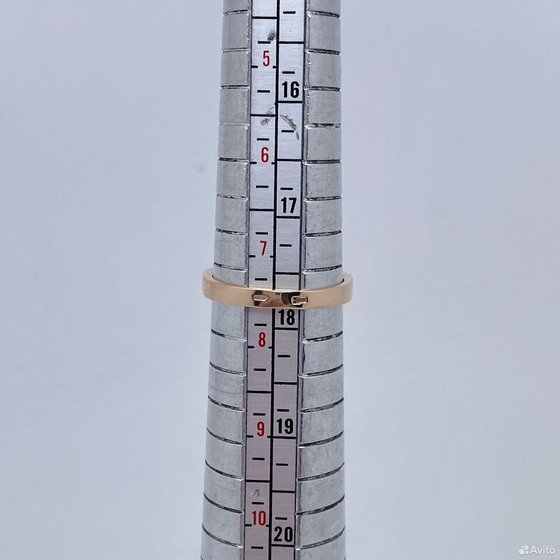 Золотое кольцо с камнями 585пр. размер: 17,6