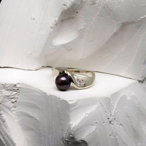 Золотое кольцо с бриллиантами 585пр. размер: 17