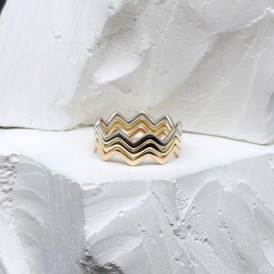 Золотое кольцо 585пр. вес: 3гр. размер: 17