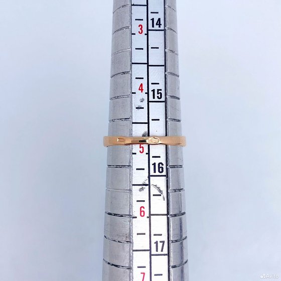 Золотое кольцо с камнями 585пр. размер: 15,5