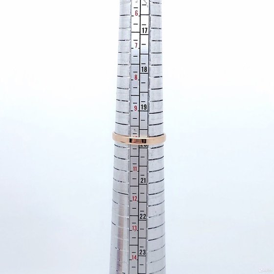 Золотое кольцо 585пр. вес: 2,35гр. размер: 19,8