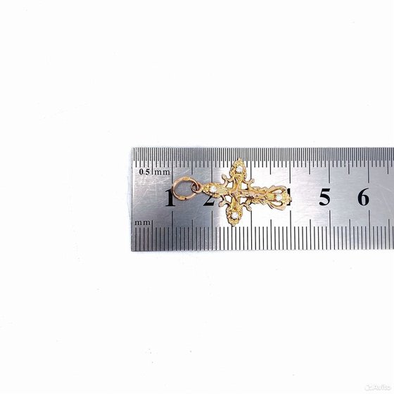 Золотой крест с камнями 375пр. вес: 1,59гр