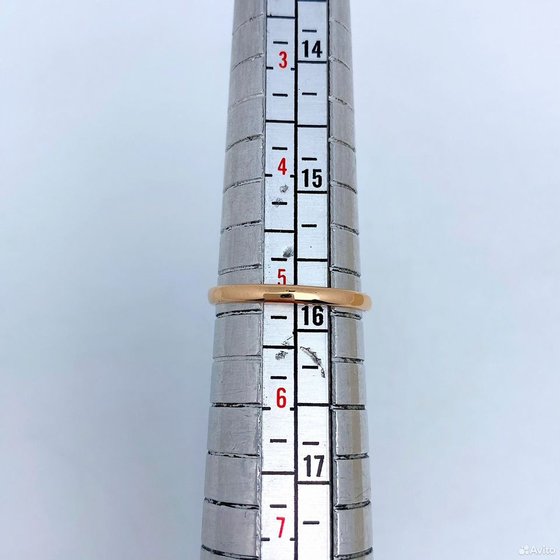 Золотое кольцо с камнем 585пр. размер: 15,7