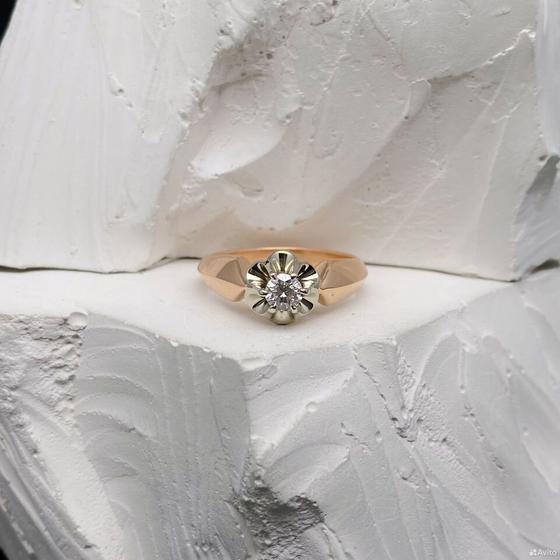 Золотое кольцо с бриллиантом 583пр. размер: 17,5