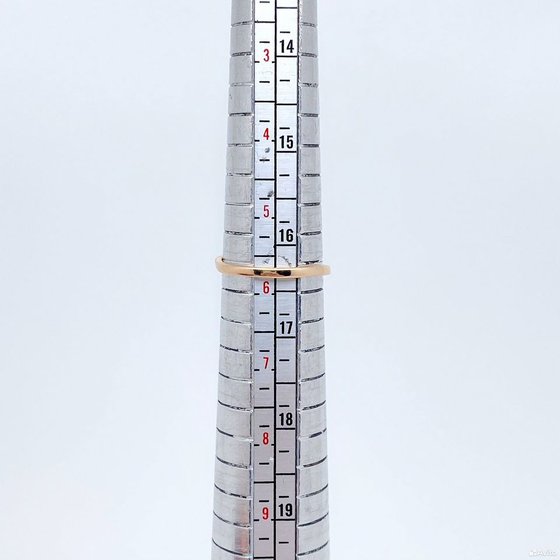 Золотое кольцо с камнями 585пр. размер: 16,3