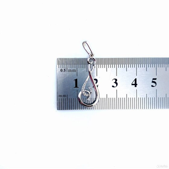 Золотая подвеска с бриллиантами 585пр. вес: 1,08гр