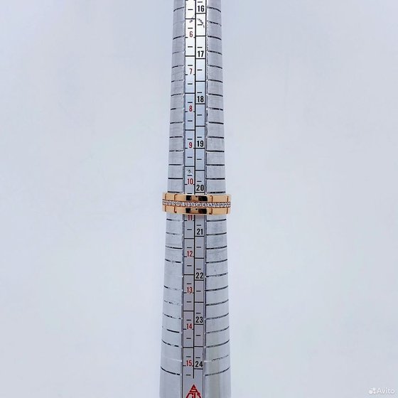 Золотое кольцо с камнями 585пр. размер: 20,3