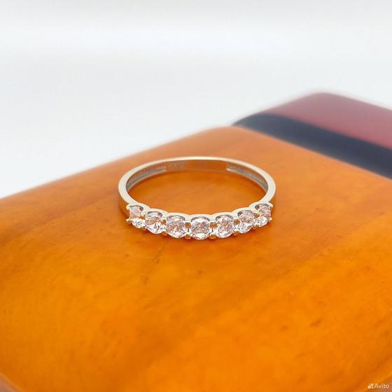 Золотое кольцо с камнями 585пр. размер: 17