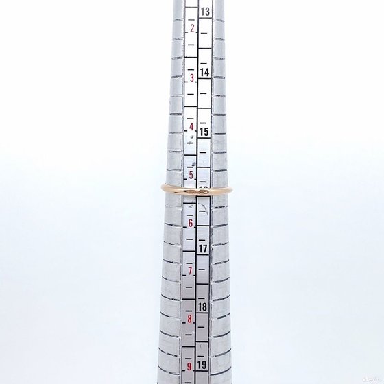 Золотое кольцо с камнями 585пр. размер: 15,9