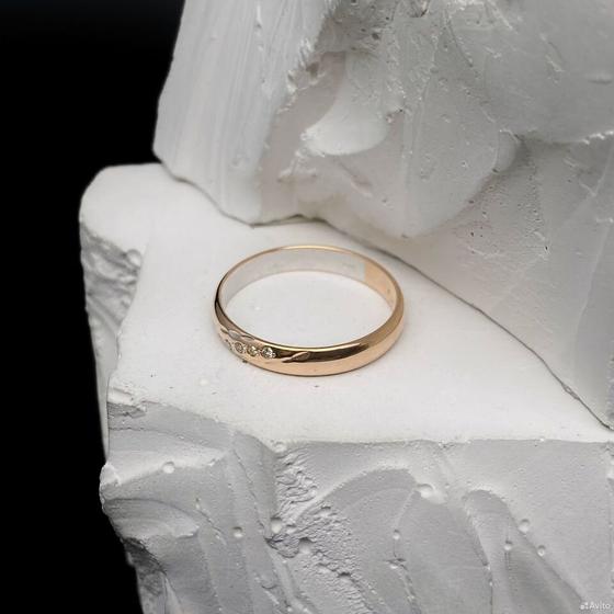 Золотое кольцо с бриллиантами 585пр. размер: 17,8