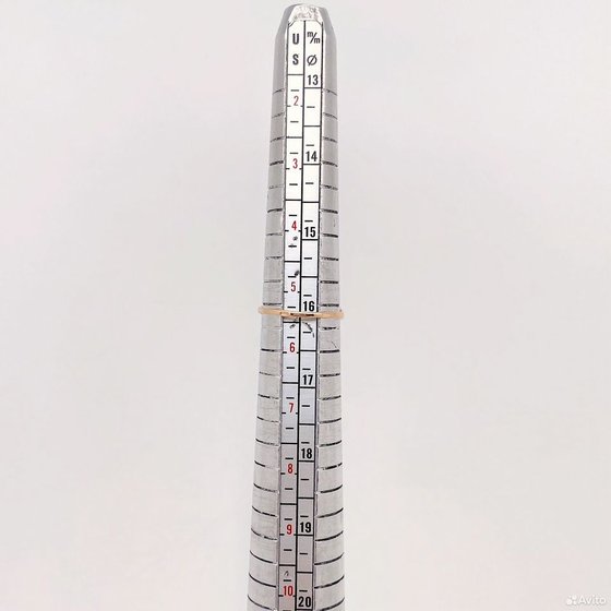 Золотое кольцо с камнями 585пр. размер: 16