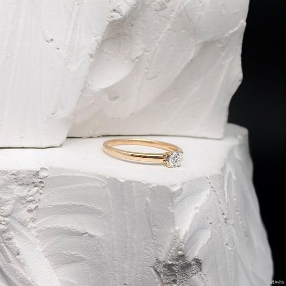 Золотое кольцо с бриллиантом 585пр. размер: 15,9