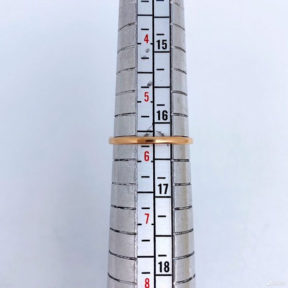 Золотое кольцо с камнями 585пр. размер: 16,3